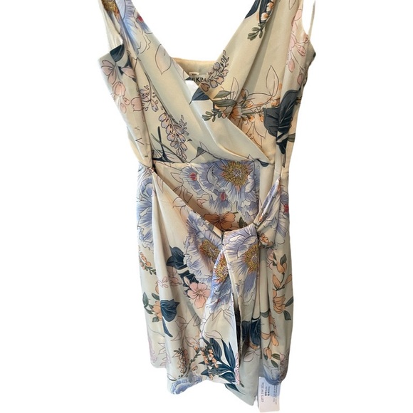 NWT Yumi Kim Silk * See video *White Floral wrap Dress Sz Small STUNNING 🤩 - Picture 1 of 6